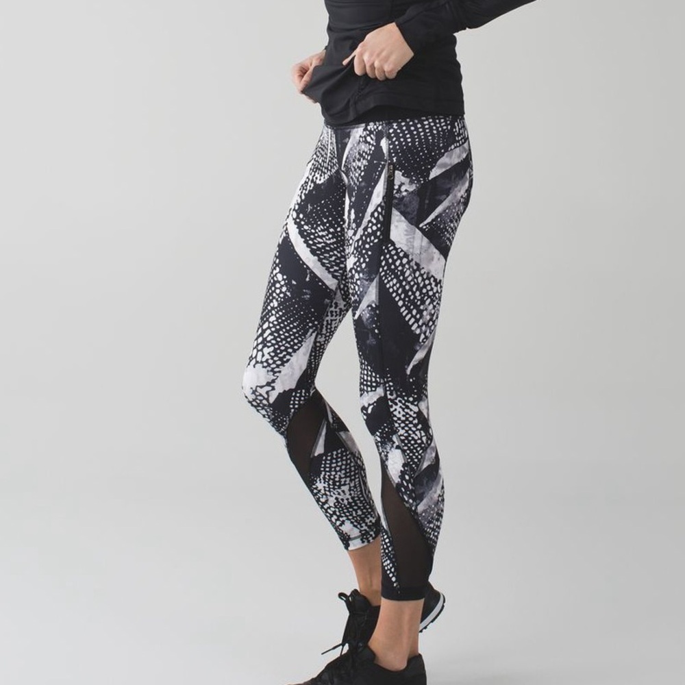 Lululemon Inspire Tight II Mesh Full-On Luxtreme
Static Mist White Black Size 8